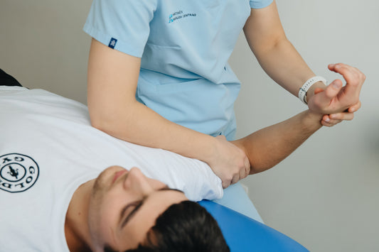Epikondilitas dar vadinamas tenisininko alkūne arba golfo žaidėjo alkūne